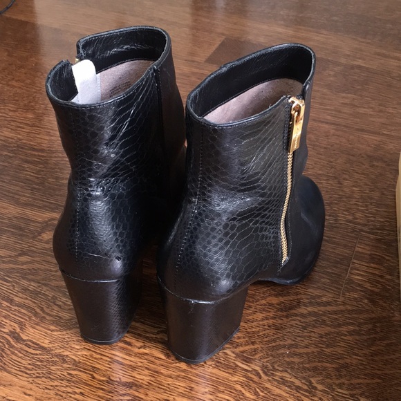 Michael kors booties - Picture 6 of 9